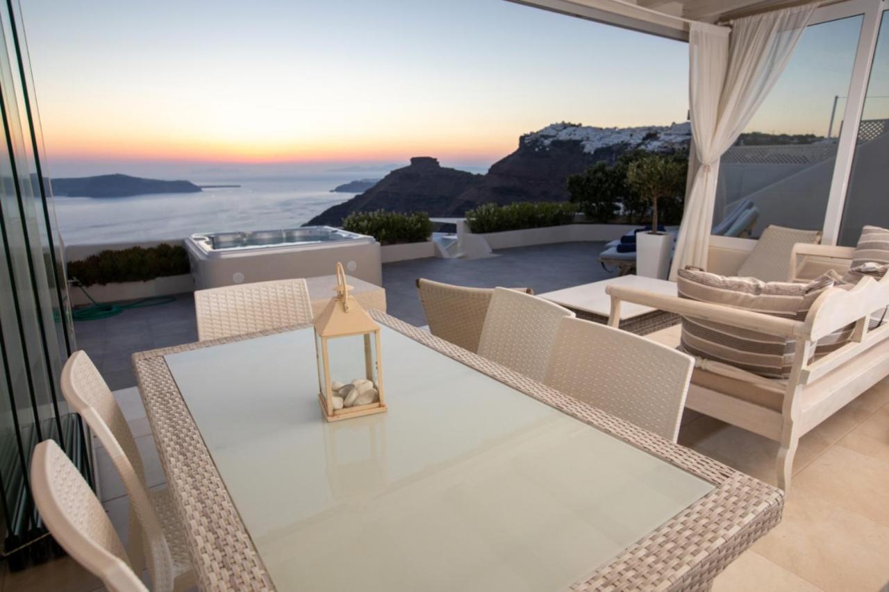Sunset View Villa Santorini - With Outdoor Jacuzzi ฟิรอสเตฟานี ภายนอก รูปภาพ