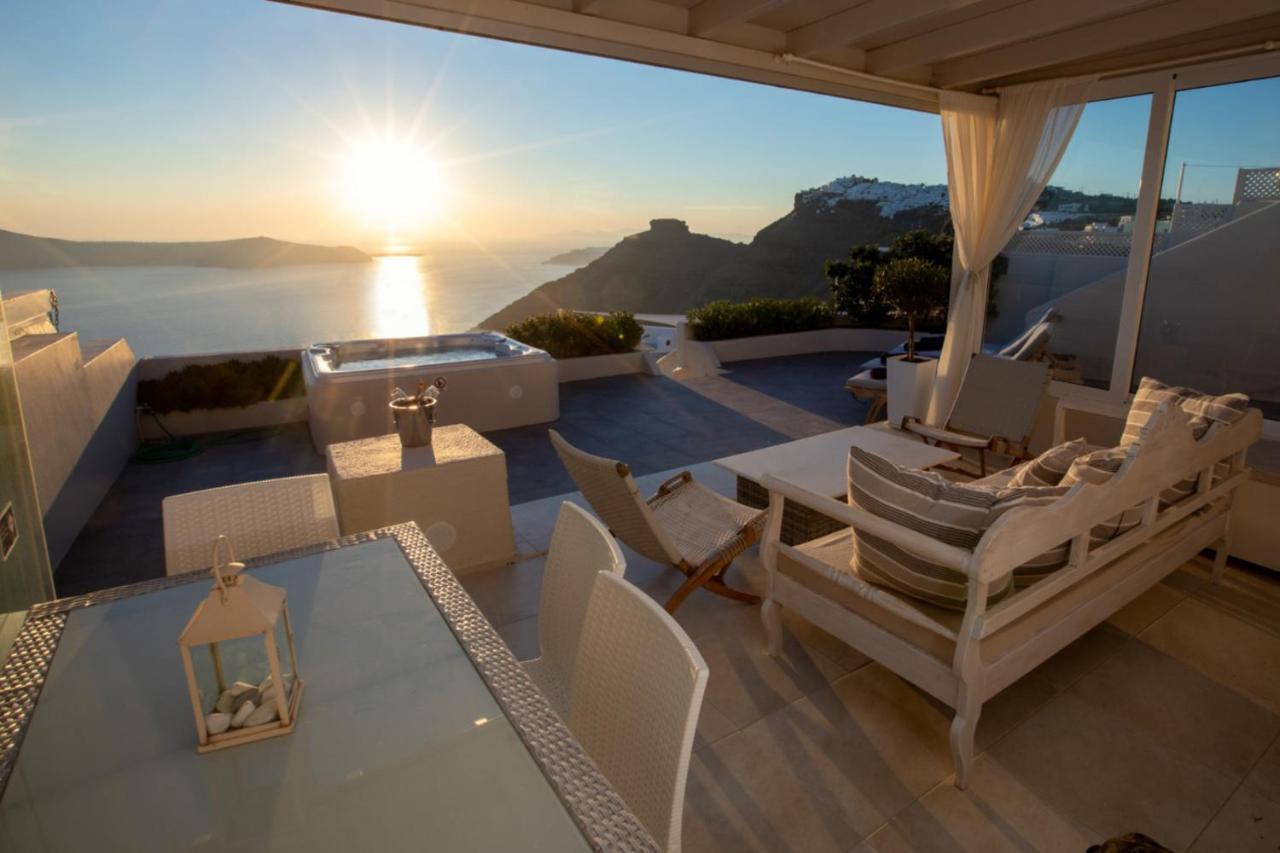 Sunset View Villa Santorini - With Outdoor Jacuzzi ฟิรอสเตฟานี ภายนอก รูปภาพ