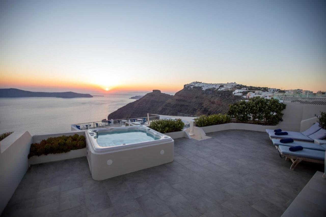 Sunset View Villa Santorini - With Outdoor Jacuzzi ฟิรอสเตฟานี ภายนอก รูปภาพ