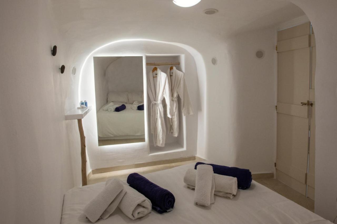 Sunset View Villa Santorini - With Outdoor Jacuzzi ฟิรอสเตฟานี ภายนอก รูปภาพ