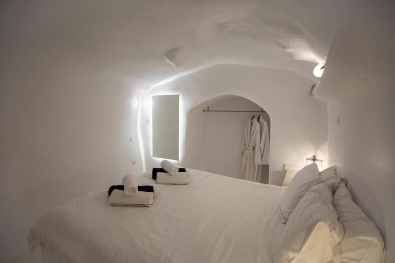 Sunset View Villa Santorini - With Outdoor Jacuzzi ฟิรอสเตฟานี ภายนอก รูปภาพ