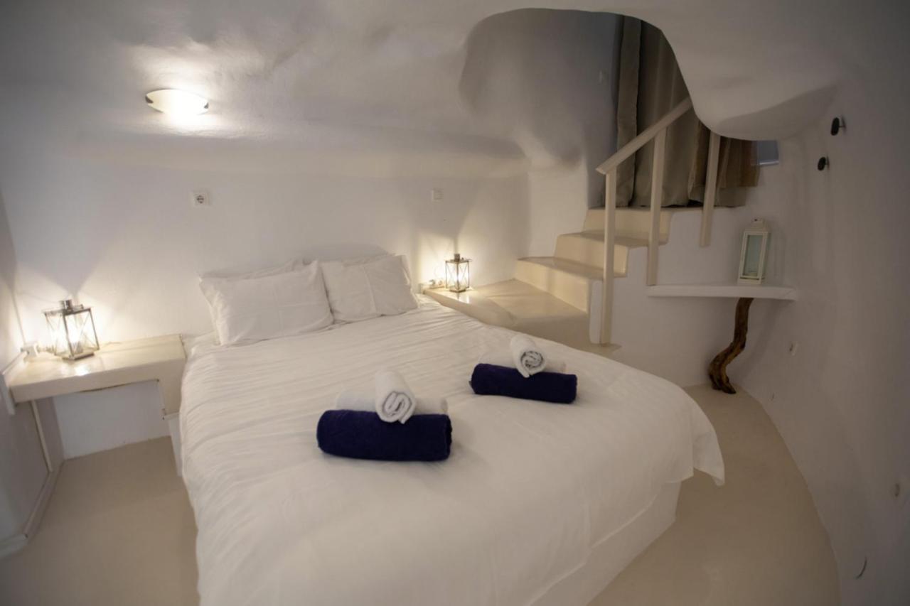 Sunset View Villa Santorini - With Outdoor Jacuzzi ฟิรอสเตฟานี ภายนอก รูปภาพ