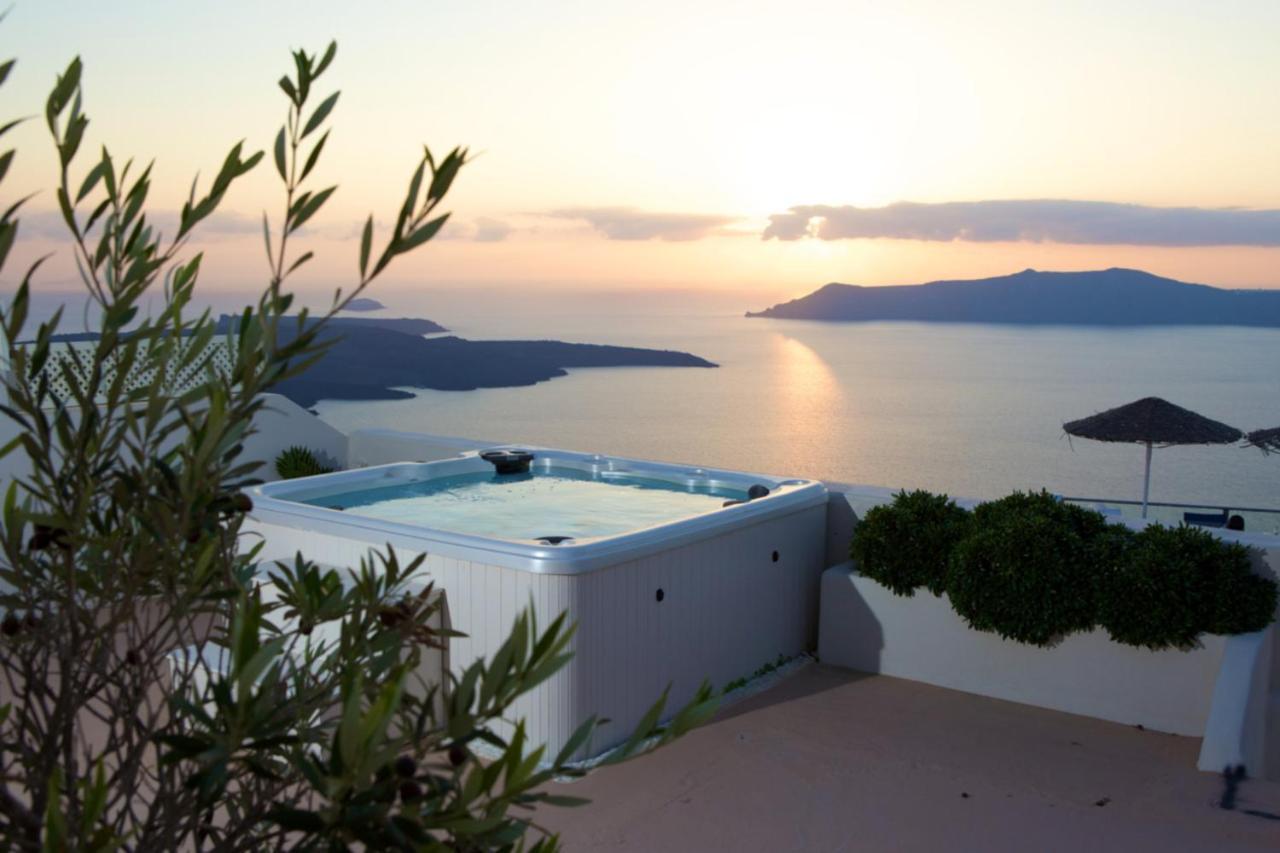 Sunset View Villa Santorini - With Outdoor Jacuzzi ฟิรอสเตฟานี ภายนอก รูปภาพ