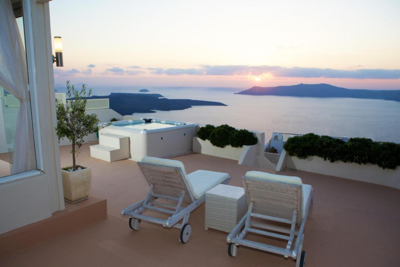 Sunset View Villa Santorini - With Outdoor Jacuzzi ฟิรอสเตฟานี ภายนอก รูปภาพ