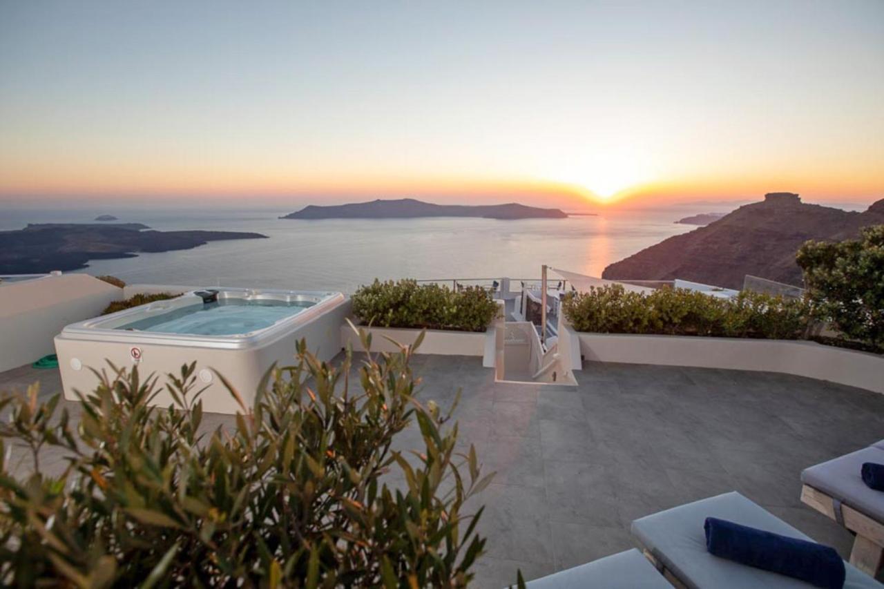 Sunset View Villa Santorini - With Outdoor Jacuzzi ฟิรอสเตฟานี ภายนอก รูปภาพ