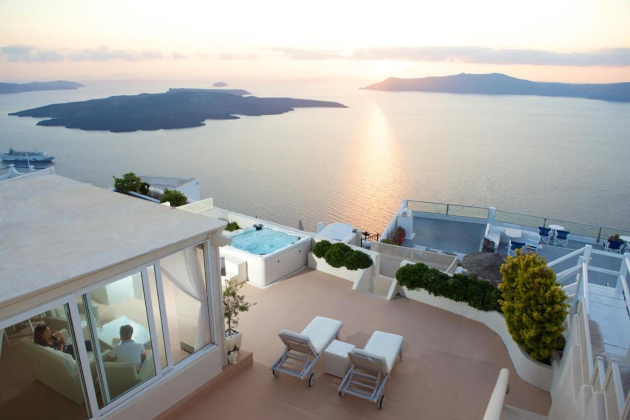 Sunset View Villa Santorini - With Outdoor Jacuzzi ฟิรอสเตฟานี ภายนอก รูปภาพ