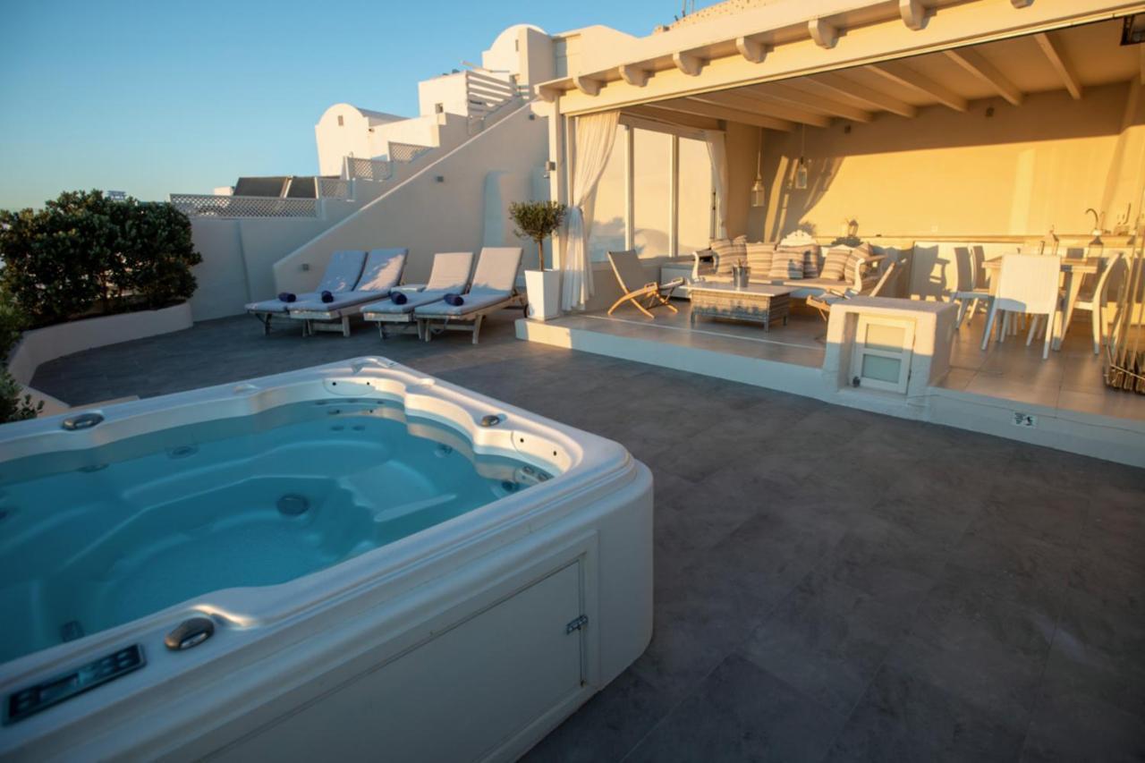 Sunset View Villa Santorini - With Outdoor Jacuzzi ฟิรอสเตฟานี ภายนอก รูปภาพ