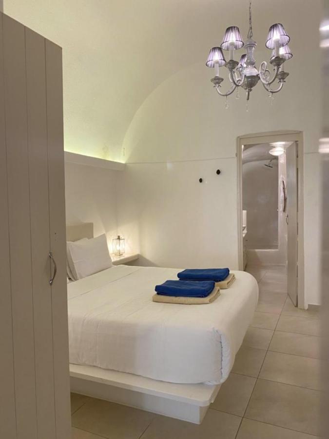 Sunset View Villa Santorini - With Outdoor Jacuzzi ฟิรอสเตฟานี ภายนอก รูปภาพ