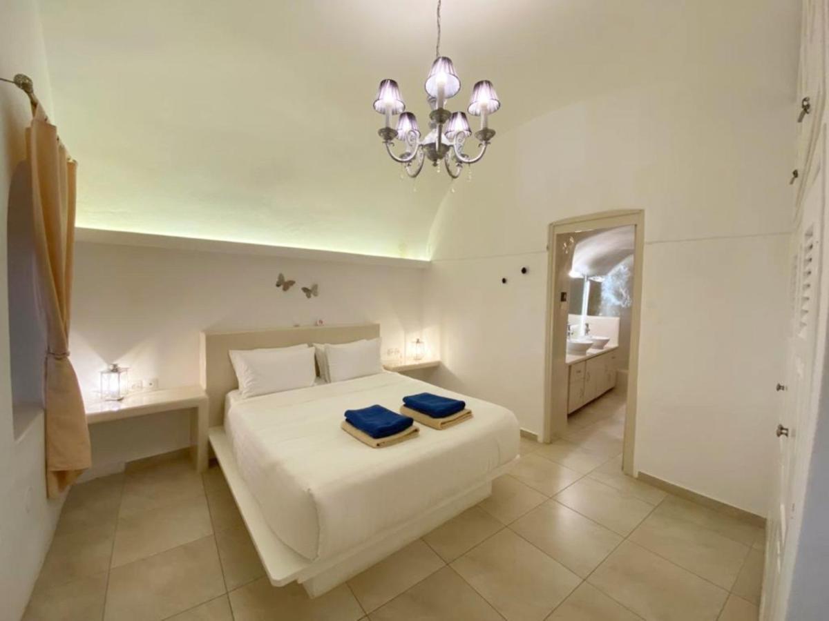 Sunset View Villa Santorini - With Outdoor Jacuzzi ฟิรอสเตฟานี ภายนอก รูปภาพ